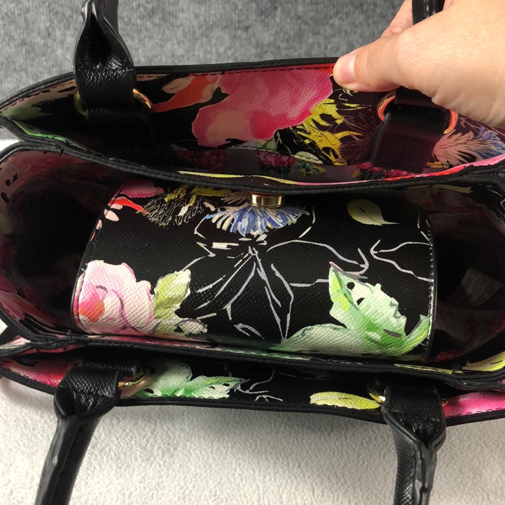 Betsey Johnson - Picture 8 of 13